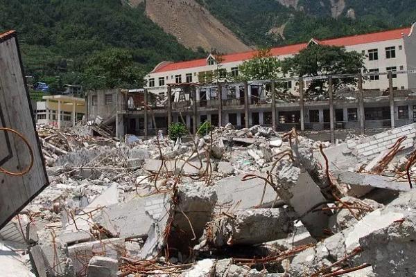 地震烈度与震级有什么区别，前者表示对地表影响的强弱程度、后者表示地震大小